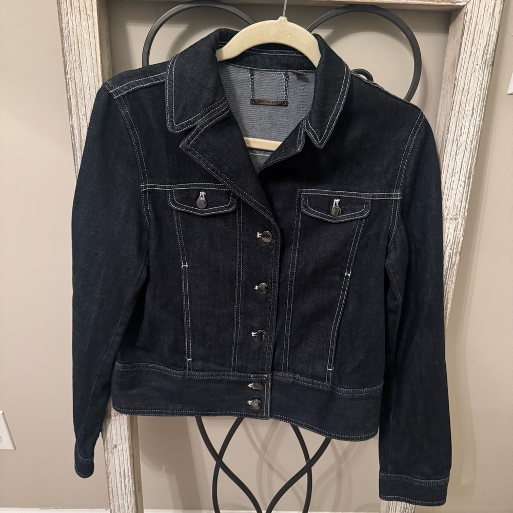 T Tahari Women’s Dark Wash‎ Denim White Stitch Jean Jacket Size Medium